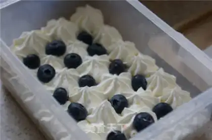 Make Fresh fruit box cake step 12