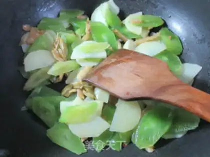 Make ♪ Squeeze the silk and fry the potatoes ♪ step 2