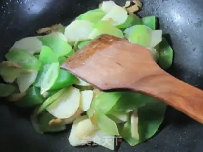 Make ♪ Squeeze the silk and fry the potatoes ♪ step 5