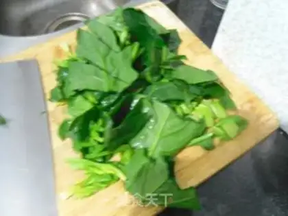 Make Spinach ham hot noodles step 2