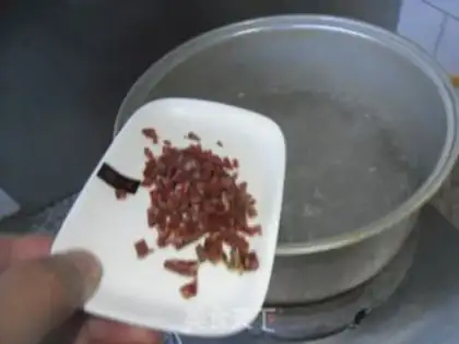 Make Spinach ham hot noodles step 3