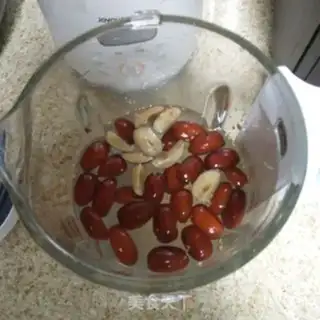 Make "Red-tree peanuts and rice." step 3