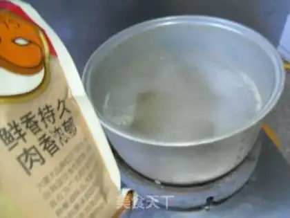 Make Spinach ham hot noodles step 4