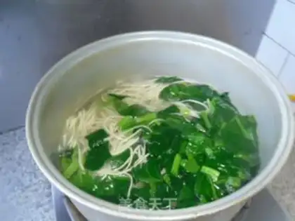 Make Spinach ham hot noodles step 8