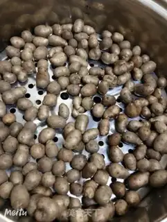 Make Rose sugar melon beans step 0