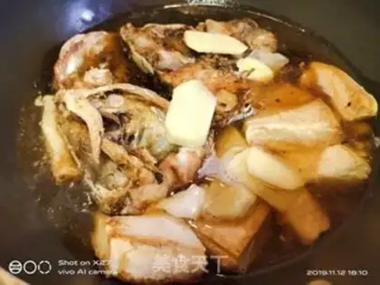 Make Fried fish head tofu soup step 2