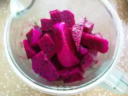 Make Fresh Dragon Juice step 1