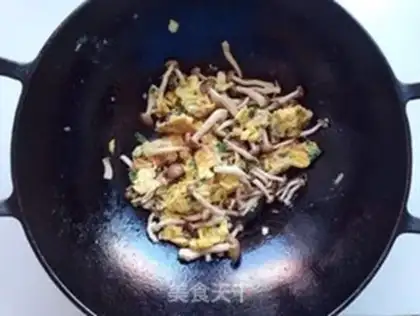 Make Crab mushrooms and fried eggs step 9