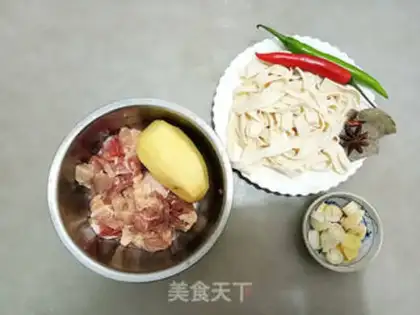 Make Potato chicken noodles step 0