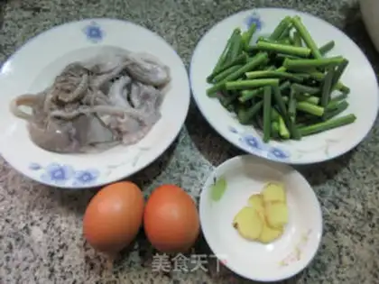 Make Garlic eggs in the open step 0