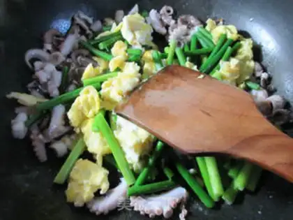 Make Garlic eggs in the open step 9