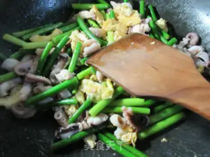 Make Garlic eggs in the open step 12