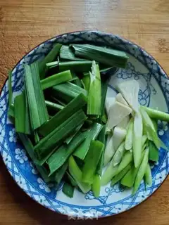Make Garlic and skinny meat step 2