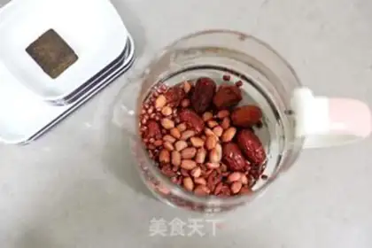 Make Sweet, red soup step 1