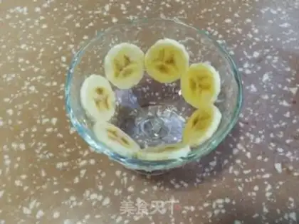 Make Banana shake of the flamingo step 4