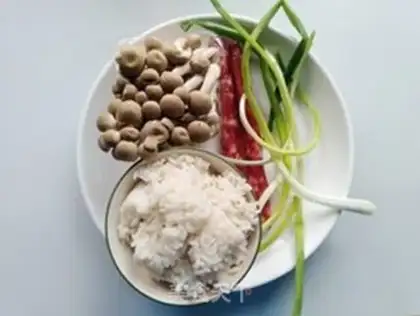 Make Weenie mushroom fried rice step 0