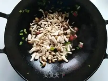 Make Weenie mushroom fried rice step 4
