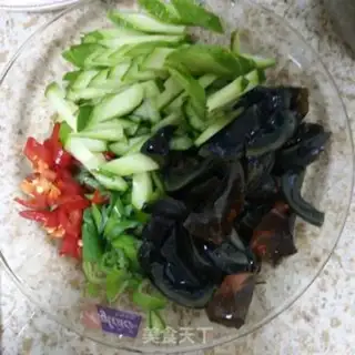 Make cucumber with pineapple eggs step 1