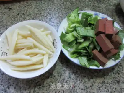 Make The fish is cooked with duck blood step 0