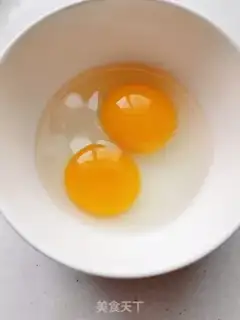 Make Duck egg omelet soup step 1