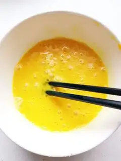Make Duck egg omelet soup step 2