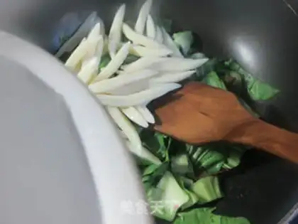 Make The fish is cooked with duck blood step 2