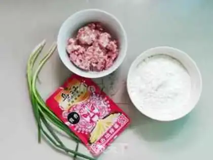 Make Squeeze meat pancakes step 0