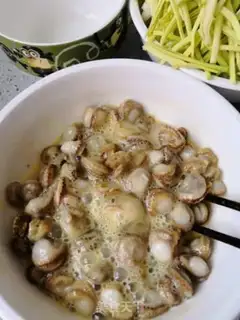 Make Scrambled eggs step 2