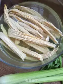 Make A corset of celery step 0