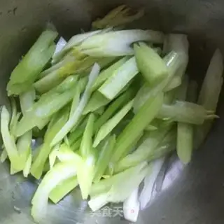 Make A corset of celery step 2
