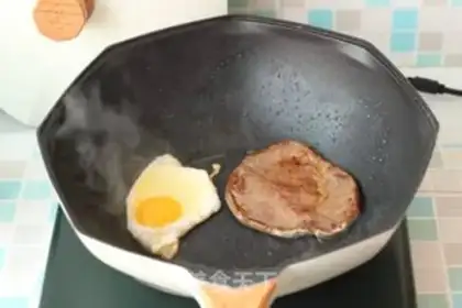 Make Tomato fried steak breakfast step 7