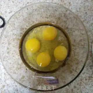 Make Eggs and onions step 0
