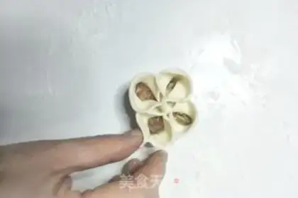 Make Tasty four-hair dumplings step 12