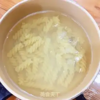 Make Spiral pasta salad step 1