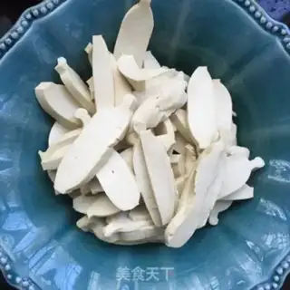 Make Garlic chili sauce and beans dry step 3