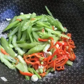 Make Garlic chili sauce and beans dry step 5