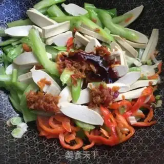 Make Garlic chili sauce and beans dry step 6