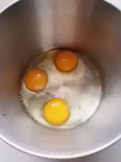 Make Old chicken cake step 1