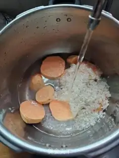 Make Potato rice congee step 4