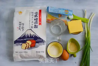 Make Onion cheese hand tore bread step 0