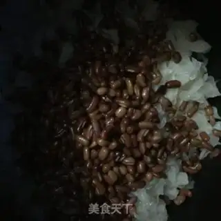 Make "Red dates, silver ear soup." step 2