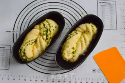Make Onion cheese hand tore bread step 15