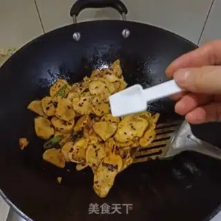 Make Spicy sauce and ginger chips step 5