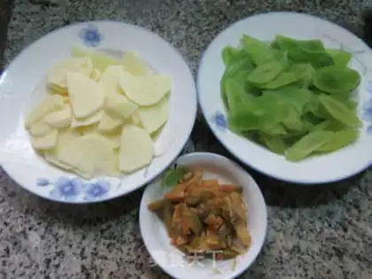 Make ♪ Squeeze the silk and fry the potatoes ♪ step 0