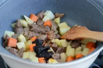 Make Curry potato beef rice step 3