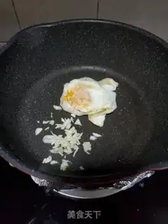 Make Red gravy and egg soup step 2