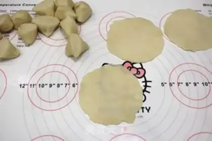 Make Four-Girl dumplings step 7