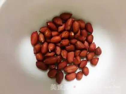 Make Peach peanuts, black sesame rice step 1