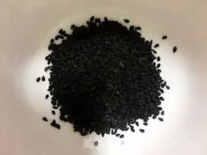 Make Peach peanuts, black sesame rice step 2