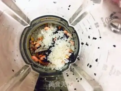 Make Peach peanuts, black sesame rice step 4